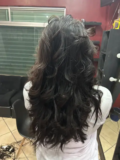 Cabello oscuro con ondas